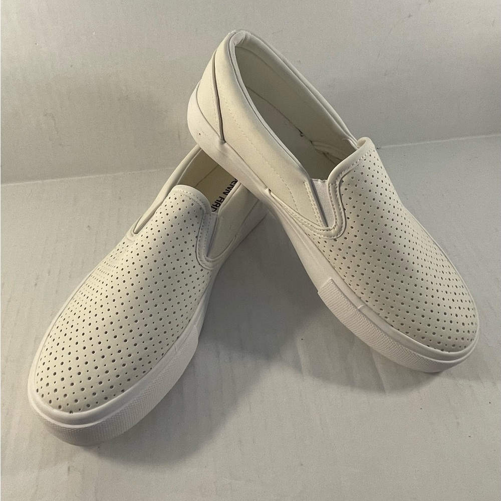 New JENN ARDOR Women’s White Slip On Shoes Sneakers, Size 7.5